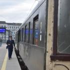 Na peronie 6 na Dworcu Głównym od godz. 20.00 można oglądać na przykład wagon kryty...