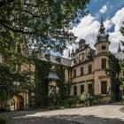 Zamek Kliczków
 
Neorenesansowy zamek znajduje się na samym końcu długiej alei...