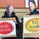 Protest przeciw sprzedaży działki deweloperowi: “Jacek nie przerżnij tego miasta”...