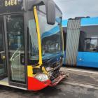 Wypadek tramwaju, autobusu MPK i samochodu. Most Osobowicki nieprzejezdny  Autor:...