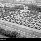 Cmentarz Oficerów Armii Radzieckiej powstał w marcu 1945 r. na ponad 4-hektarowej...