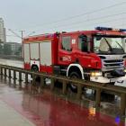 Obywatel Ukrainy stanął na mostach Warszawskich, żeby zrobić zdjęcie  Autor: WOPR Wrocław