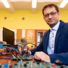 prof. Politechniki Wrocławskiej, dr hab. inż. Artur Wiatrowski z Wydziału Elektroniki...