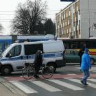 Okolice miejsca pracy saperów zabezpiecza policja  Autor: Michał Hernes