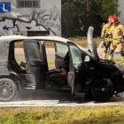Strażacy ugasili płonące auto.  Autor: Jakub Jurek