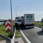 Zablokowany zjazd z AOW po wypadku ciężarówki  Autor: UNIWER AUTO