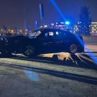 Tak kręcił bączki, że wylądował na słupie. Teraz poszukuje go policja  Autor: Pomoc...