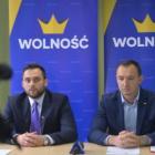 Robert Grzechnik (po prawej) jest prezesem wrocławskiego oddziału partii Wolność