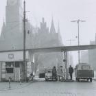 Lata 1973-1974 - stacja benzynowa na wrocławskim Rynku  Autor: fotopolska.eu