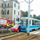 Wypadek tramwaju i osobówki. Na miejscu karetka  Autor: Tomasz Korycki