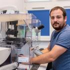 Prof. Marcin Poręba z Katedry Chemii Biologicznej i Bioobrazowania na Wydziale...