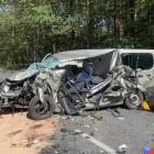 Ciężarówka zmiażdżyła busa. Kierowcę zabrał do szpitala helikopter  Autor: Ochotnicza...