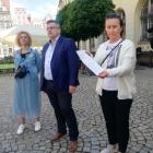 Rodzice składają petycję w Ratuszu  Autor: mgo