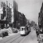 Lata 1945 - 1947. Po lewej ruiny dawnego kina Capitol, a po prawej obecny hotel Polonia...