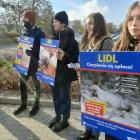 Protest pod marketem Lidl. Chodzi o jakość mięsa i warunki hodowli  Autor: k
