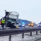 Zablokowana autostrada A4. W kabinie uwięziony kierowca ciężarówki  Autor: Czytelnik