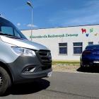 Domki dla kotów zostały zbudowane z materiałów po rozbiórce salonu  Autor: mat. prasowe