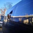 Wybita szyba autobusu na ulicy Żernickiej  Autor: ms