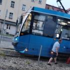Awaria tramwaju do Leśnicy. Spod wagonu zaczął unosić się dym  Autor: Czytelnik
