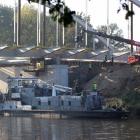 Wrocław: Nowy most Chrobrego wjeżdża nad rzekę  Autor: Jakub Jurek