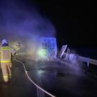 Pożar busa. Auto spaliło się na autostradzie A4  Autor: OSP KSRG Węgry