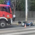 Jadący buspasem motocykl uderzył w busa. Motocyklista jest ranny. są utrudnienia w...
