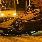 Dachowanie na Pilczyckiej. Ranna kobieta przewieziona do szpitala  Autor: Czytelnik