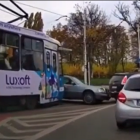Tramwaj jechał wprost w auto! Szokujące nagranie wypadku na Hubskiej  Autor: Pomoc...