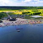Godzinę drogi od Wrocławia i piaszczysta, 300-metrowa plaża. Tu można jechać nad wodę...