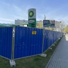 Trwa rozbiórka stacji paliw BP i wielopoziomowego parkingu przy ulicy Swobodnej we...
