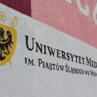 Nowy mural we Wrocławiu: „Kolibry wiążące wirusa”  Autor: Jakub Jurek