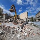 Wyburzanie budynku w centrum Wrocławia. Znana wrocławska firma robi miejsce na nową...