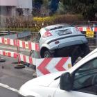 Samochód wpadł na wykopu na Hallera  Autor: Piotr Krzak