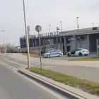 Aleja Śląska. Tutaj policja poluje na piratów drogowych przy wjeździe na parking...