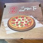  Pizzę możemy zjeść na miejscu. Wielu klient&oacute;w je kawałek, dwa tuż po zakupie i...
