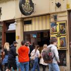   Bratwursty, Szewska  

 1 stycznia zamknęły się kultowe Bratwursty z Szewskiej. -...