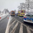 Wypadek na trasie Wrocław - Jelenia Góra / fot. KMPSP Jelenia Góra