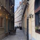 Ulica Garbary ma zaledwie około 3 metry szerokości i niespełna 80 metrów długości, co...