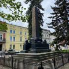  Pomnik Michaiła Kutuzowa w Bolesławcu wązy aż 30 ton i ma ponad 12 m wysokości....