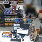 Kadry z nagrania monitoringu / fot. Dolnośląska Policja