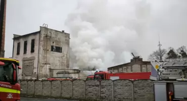 W starej papierni wybuchł duży pożar. 