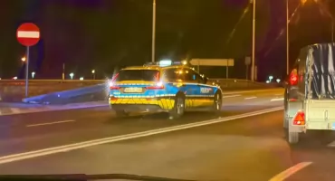 Dwie osoby ranne w wypadku na węźle Bielany. Potężne utrudnienia