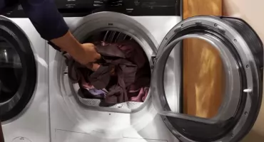 Ubrania suche w zaledwie 75 minut. Szybkie i delikatne suszenie QuickCare w suszarce Electrolux