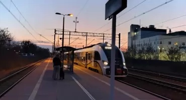 Kłopoty na ważnej trasie kolejowej. Zerwana trakcja na linii Wrocław – Kłodzko