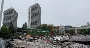 Jeden McDonalds już legł w gruzach. Podobny los czeka drugą restaurację