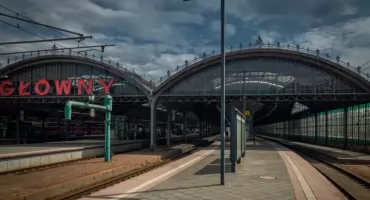 Paraliż na kolei we Wrocławiu. Kilkadziesiąt pociągów odwołanych z powodu poważnej awarii   