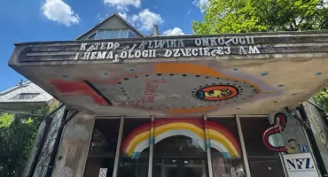 W tych murach pracował Alzheimer, potem leczono tu dzieci. Weszliśmy do dawnego szpitala przy Bujwida