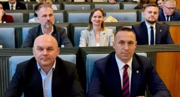 Liderzy KO po trzech tygodniach zrozumieli, że nie głosuje się przeciw swojemu zarządowi. Marszałek Dolnego Śląska z votum zaufania 
