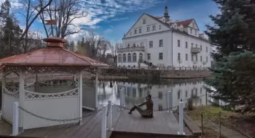 Uciec z Wrocławia na jeden dzień? To miejsce w Rudawach robi robotę