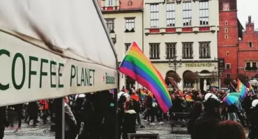 Kultowa kawiarnia Coffee Planet przyjazna osobom LGBT+ wraca po latach